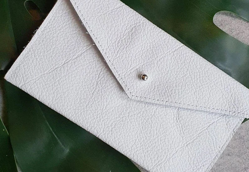 White - 100% handmade Mini leather coin money purse