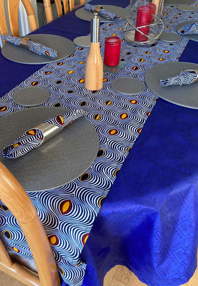Table linen, Table cloth and Runner with Napkins - Blue Brillion and Mellow Frost